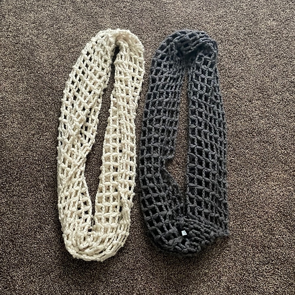 SCARVES
